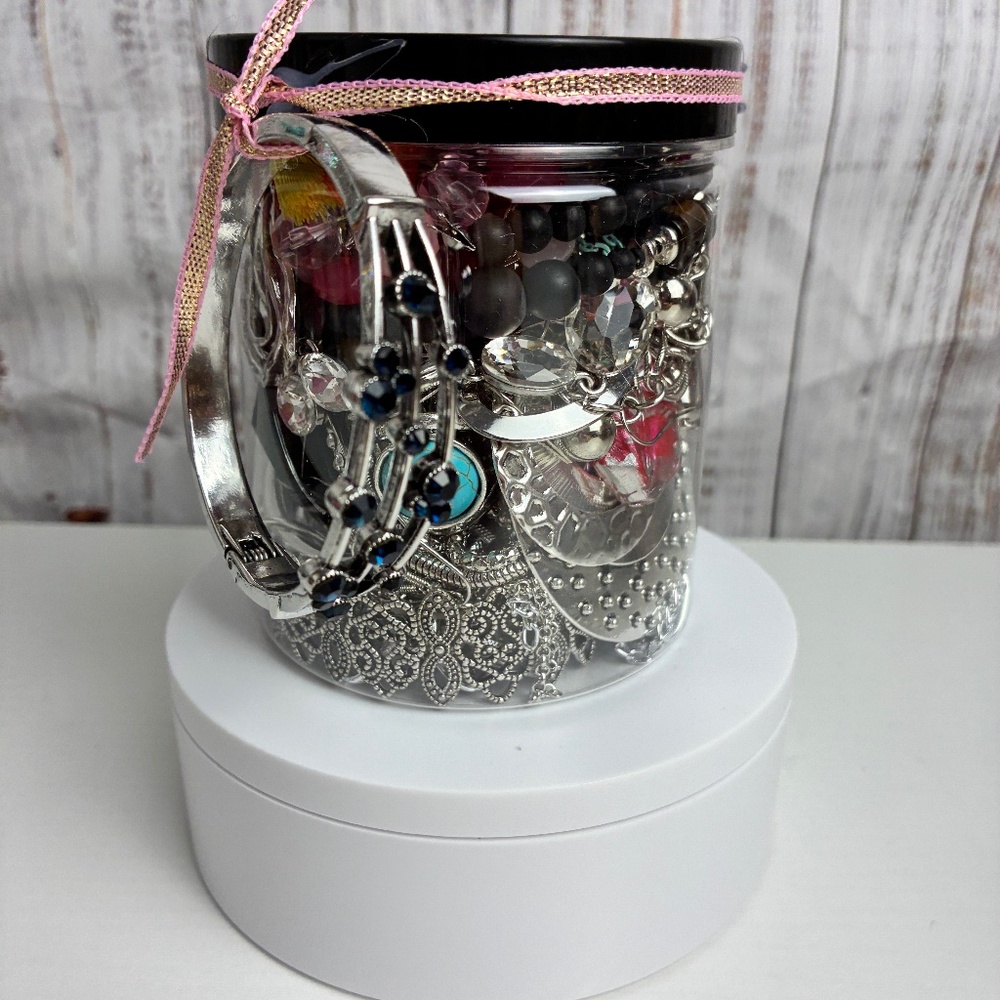 Mystery Treasure 16 oz Jar - Lot 0256